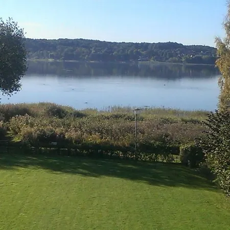 Mit Seeblick *